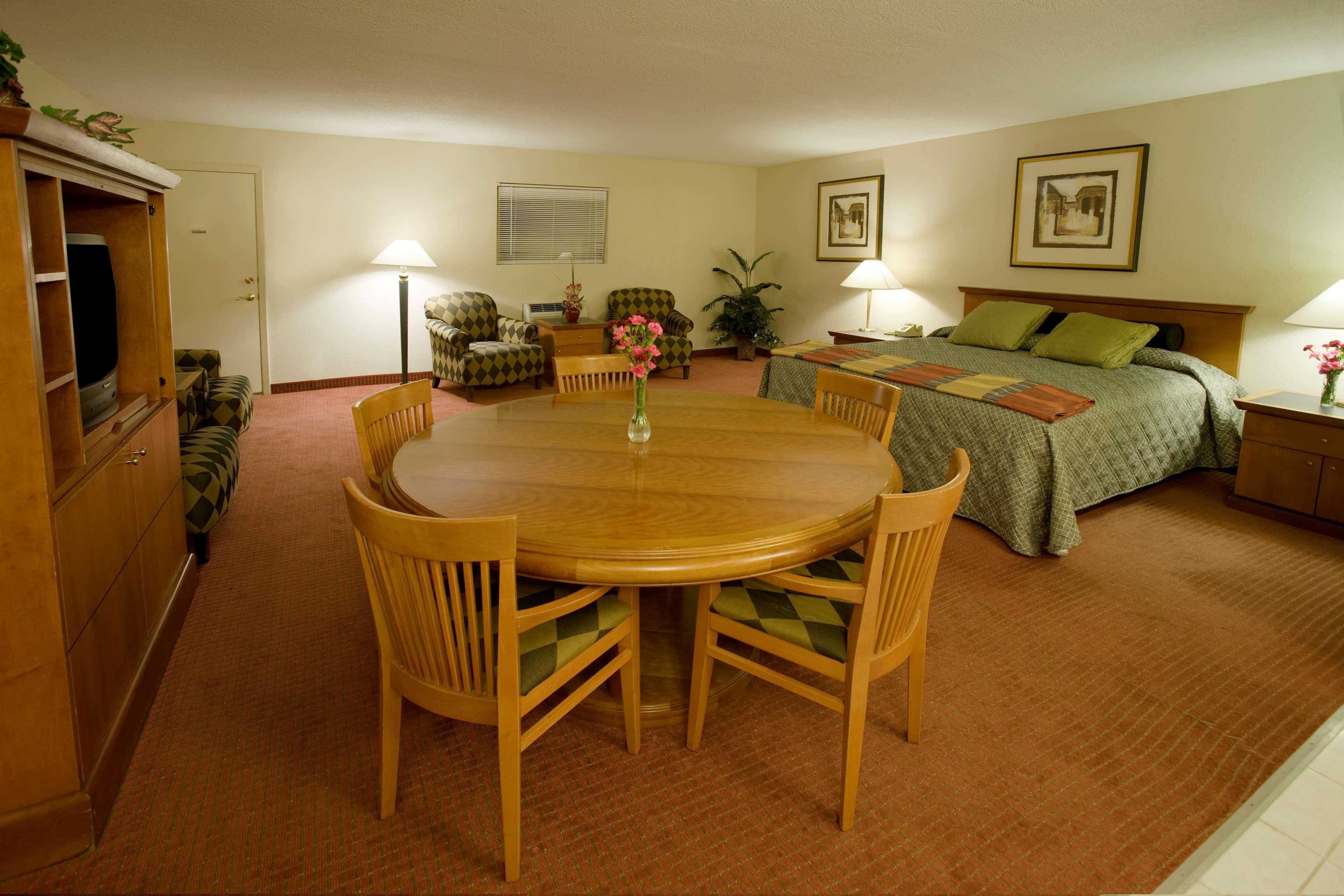 Americas Best Value Inn - Edna Room photo